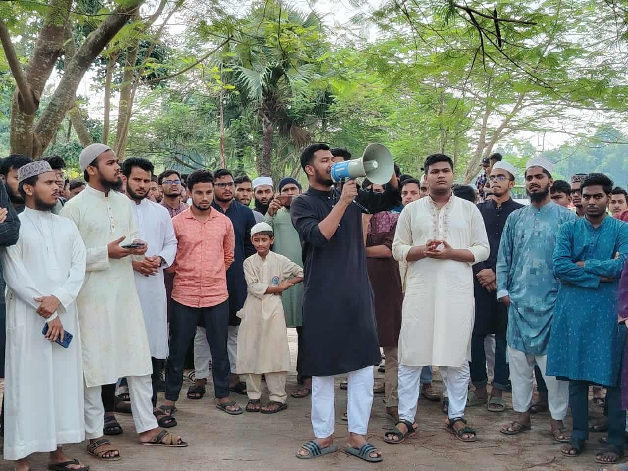 হিন্দু যুবক কর্তৃক গাজীপুরে মাদ্রাসা ছাত্রীকে ধর্ষণের প্রতিবাদে কুবিতে বিক্ষোভ মিছিল